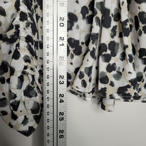 Cabi Rosette blouse 5898 black white all over print wrap style top size medium - Picture 8 of 8